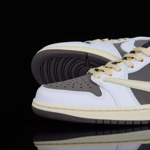 Travis Scott x AJ1 Retro Low OG SP Reverse Mocha - Picture 7 of 7